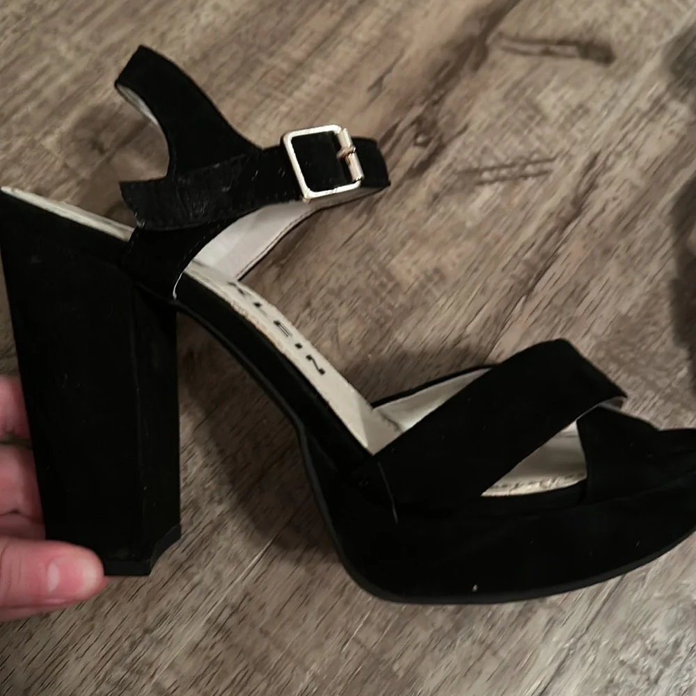 Black, Strappy, Suede, Block Heels, Size 8, by Anne Klein - Picture 3 of 5